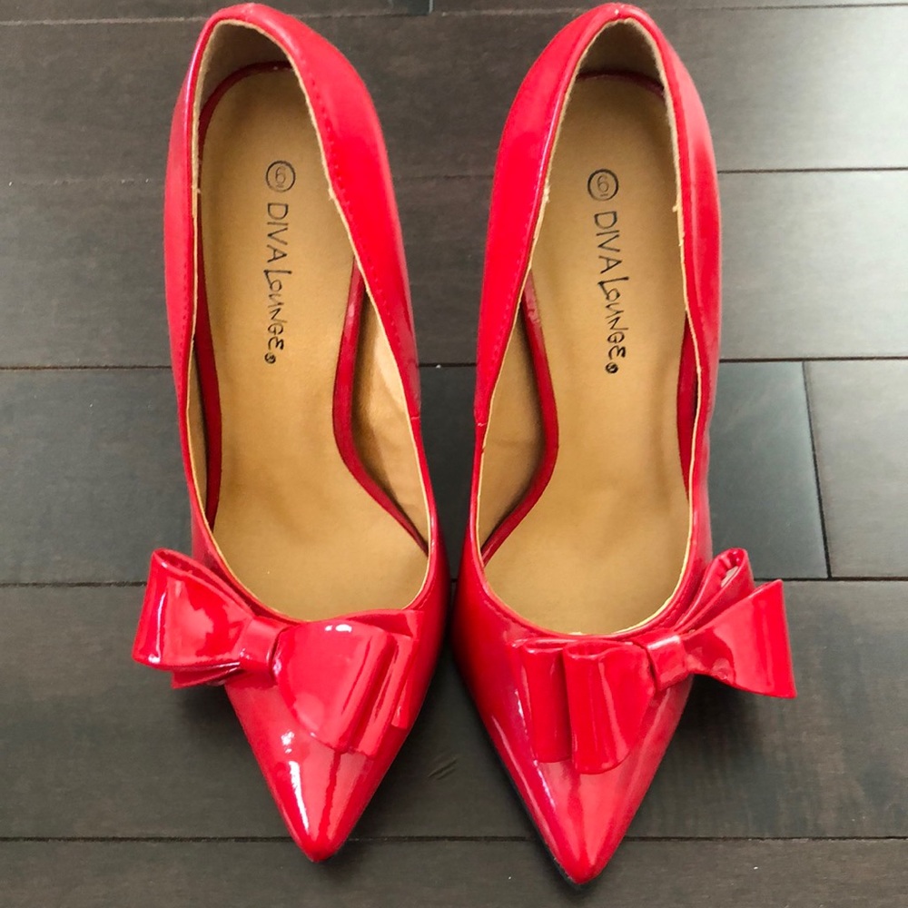 NEW Red Patent Leather Bow Pumps